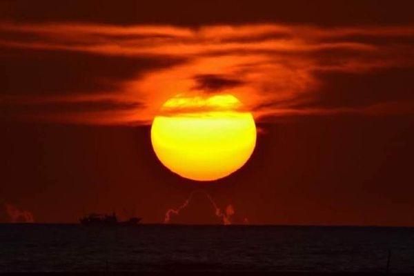 2022最後夕陽！現身台南市七股海堤　鄭明典公告「日沒」出現時間點