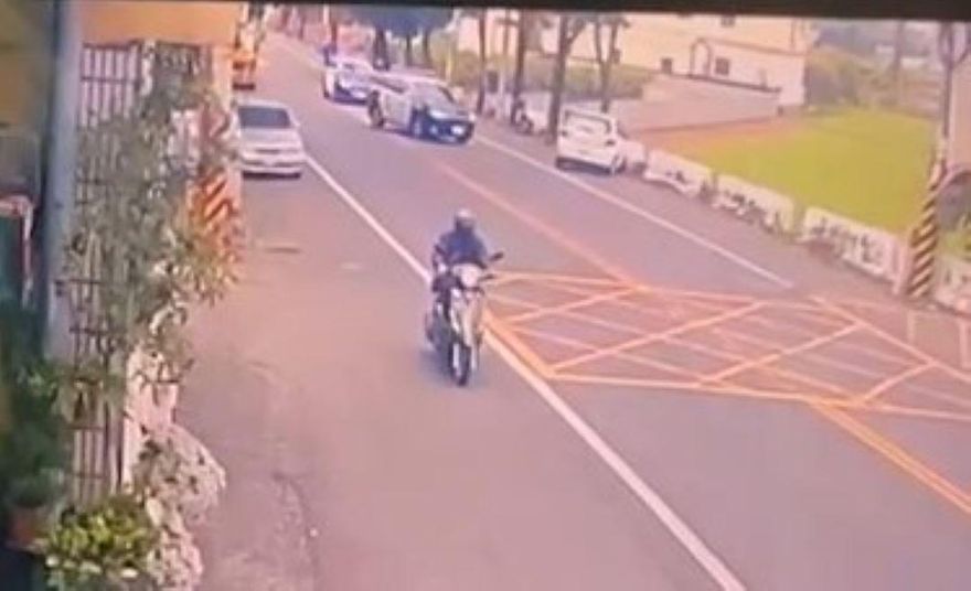 影/雲林男攜毒拒捕還想襲警！追捕自撞護欄…遭警轟1槍就範