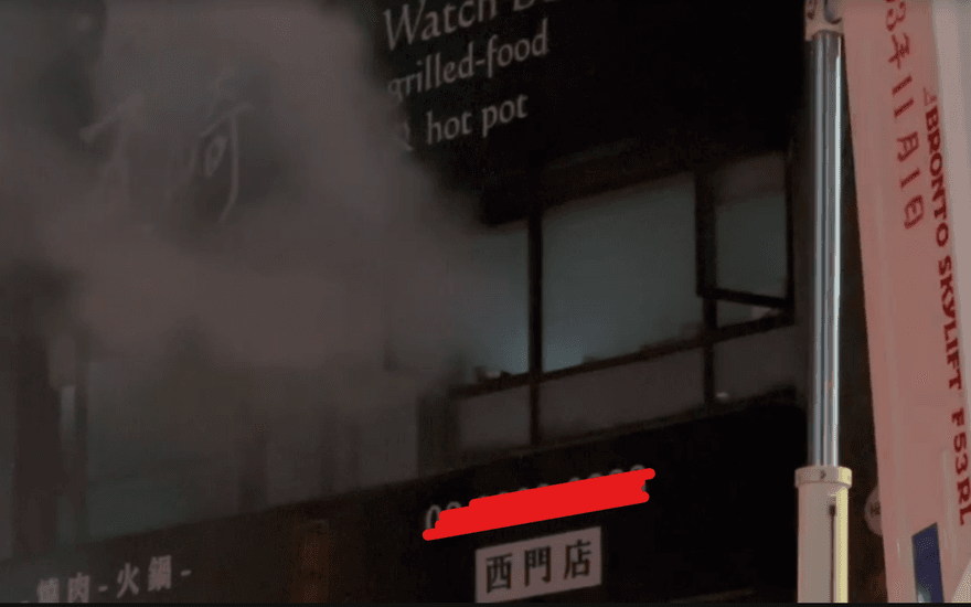 快訊／跨年夜台北西門町竄大火！現場濃煙密布　大批民眾圍觀