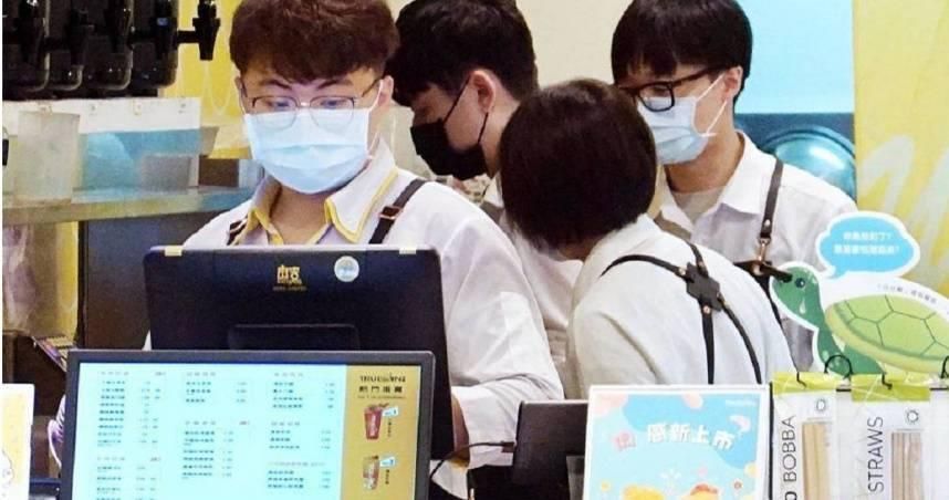 蔡英文任內8度調漲基本工資有感？他用最簡單算數一算…網友：不爽