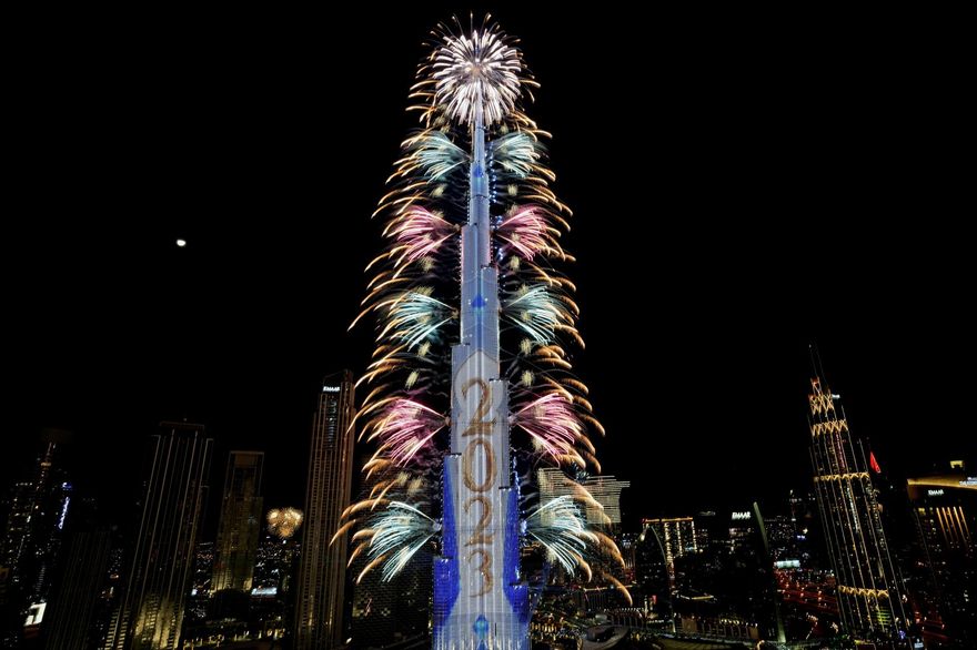 影/喜迎2023！杜拜哈里發塔跨年絕美煙火秀炸亮夜空