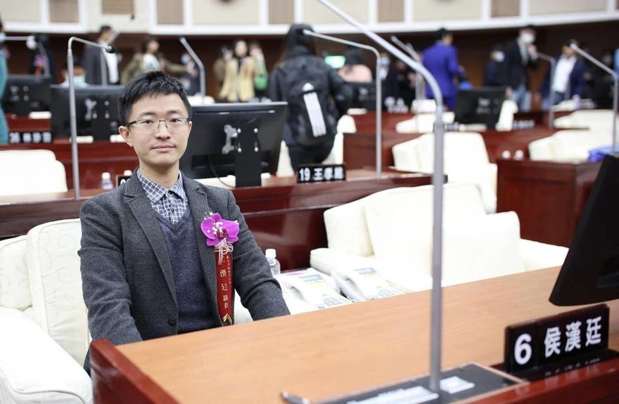 這個男人太狠了！蘇貞昌影片被抓包用陸軟體　他狠酸：新年大笑話