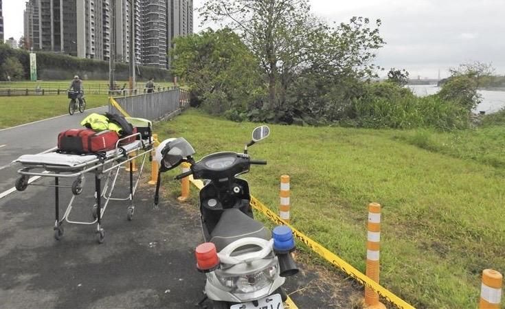 新北男河濱釣魚見假人模特飄來　伸手一摸竟是「浮屍」嚇歪報案