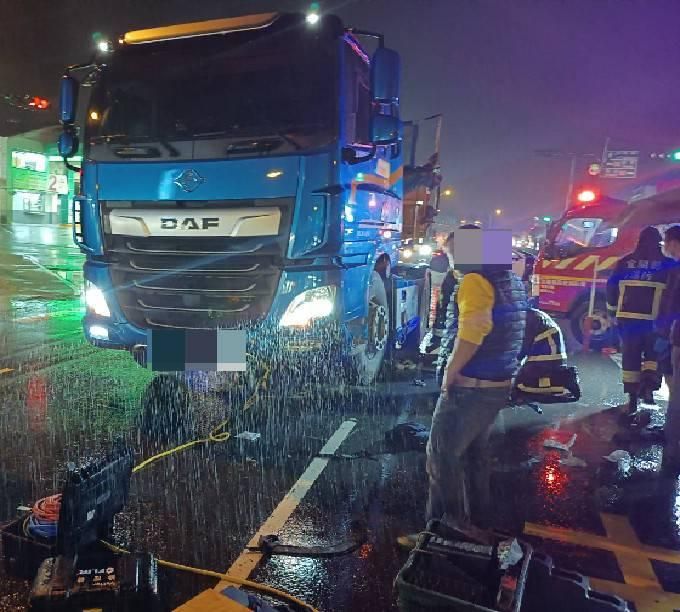 影/監視器畫面曝！宜蘭冬山砂石車輾國中女生阿嬤嚇哭　警：駕駛闖紅燈
