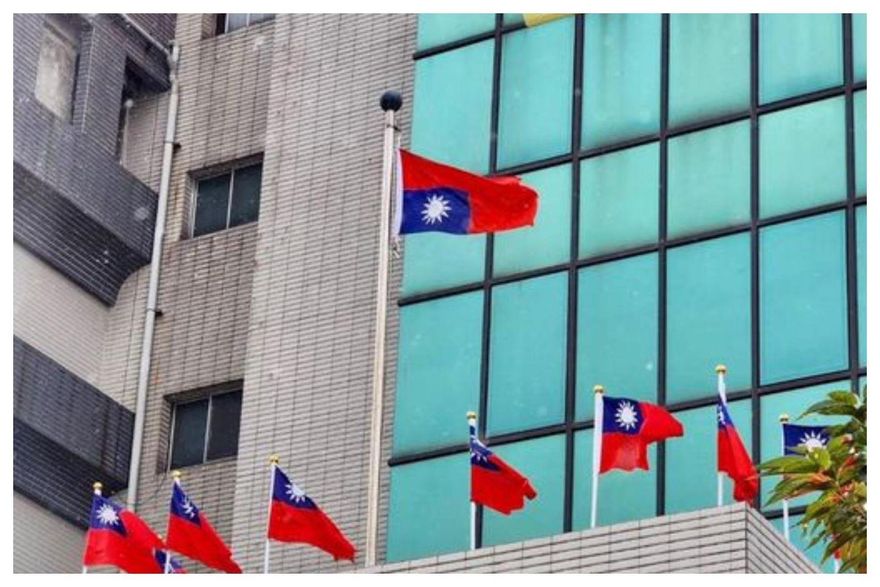 尷尬了！北投區公所「國旗倒掛」出大包　民政局長致歉