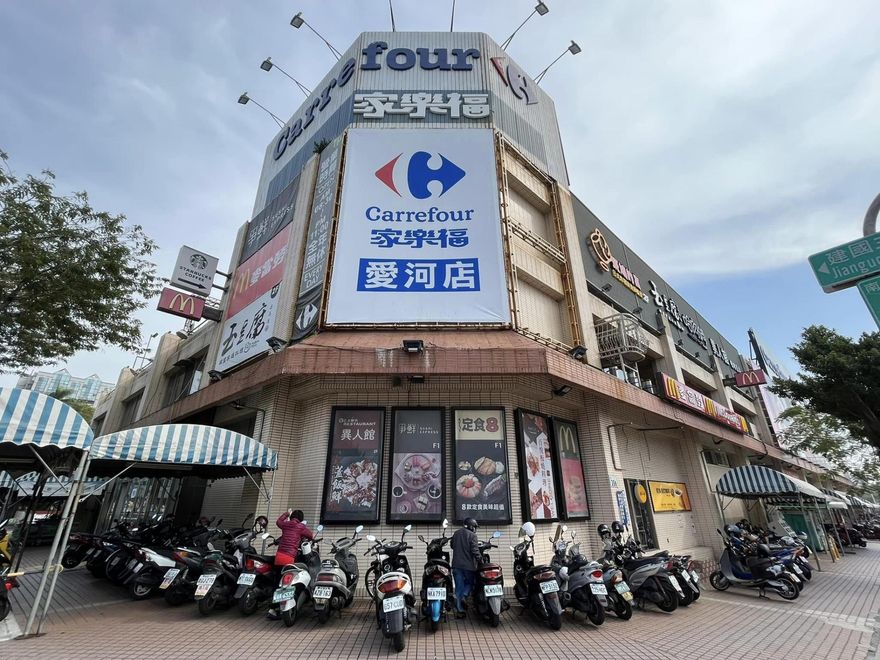 開店27年！高雄家樂福愛河店驚傳熄燈～網嘆「家樂福也要變時代的眼淚了嗎」