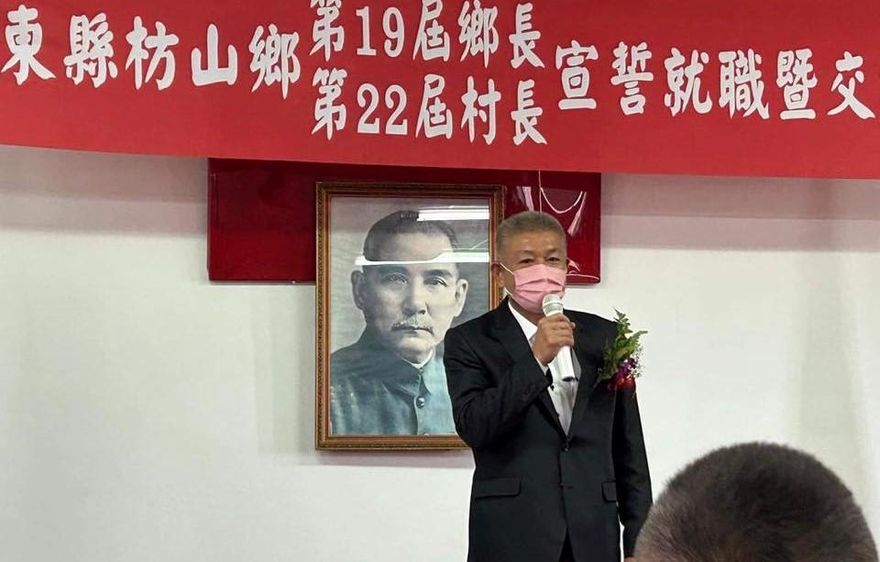 枋山前鄉長與女職員爆不倫！他用「不雅影片」勒索600萬…15人遭起訴