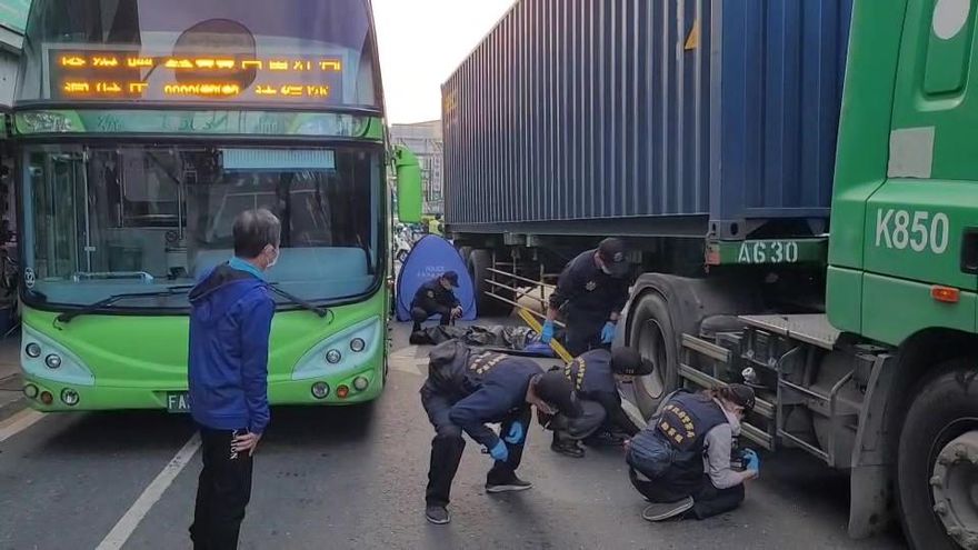 快訊/台南永康發生死亡車禍！女騎士疑遭大貨車輾斃