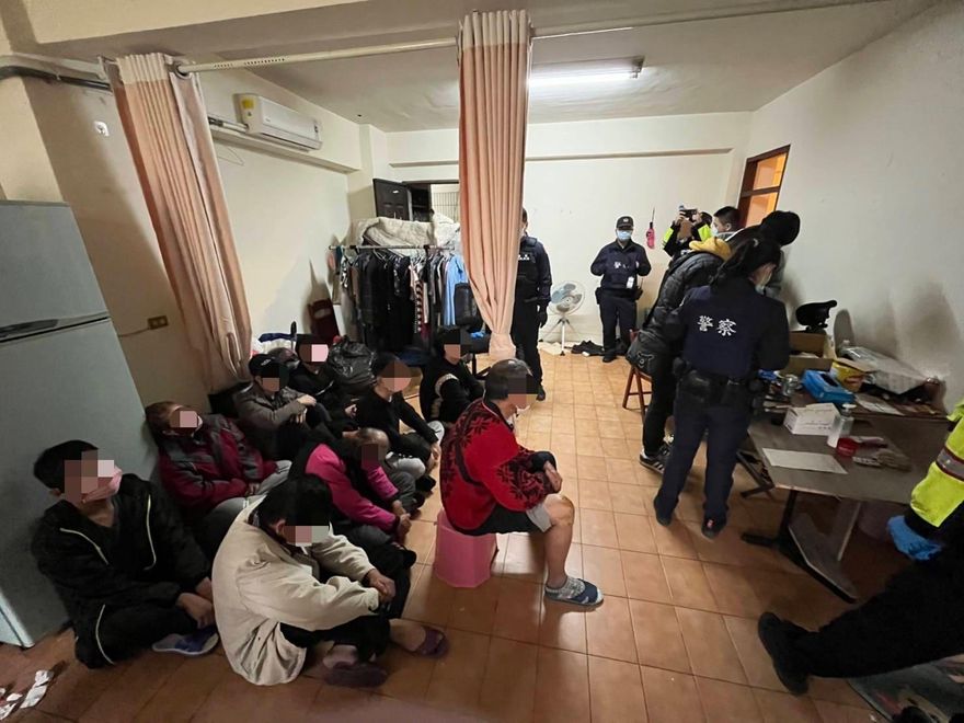 影/詐騙集團拘禁6民眾！他幸運逃脫報案…警逮5嫌救5人