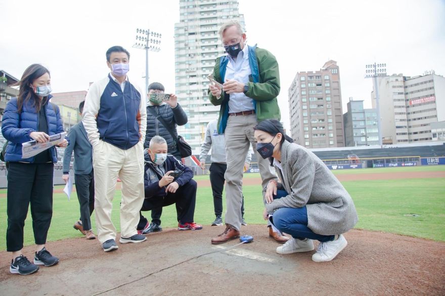 國際醜聞！大聯盟傳已委託怪手　開挖新竹棒球場化驗