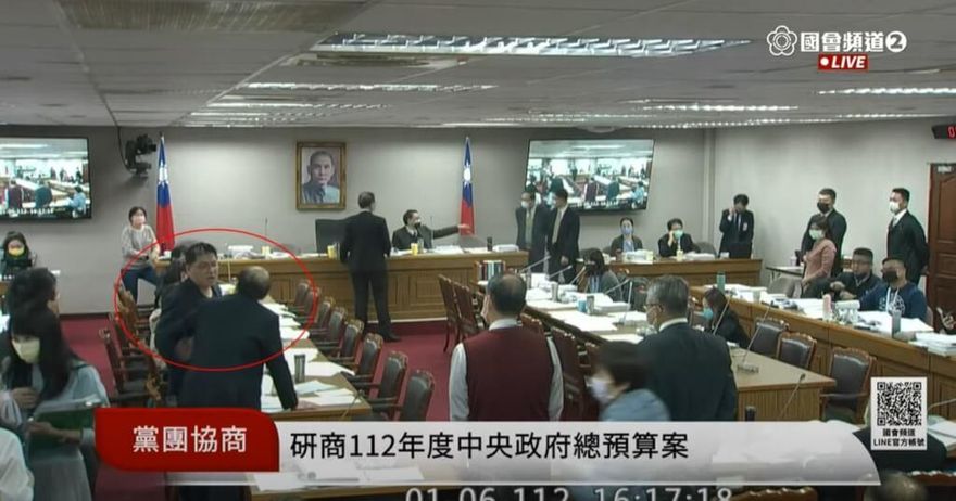 直播中飆罵柯建銘「X」　立委邱顯智致歉了「為社會帶來不好的示範」