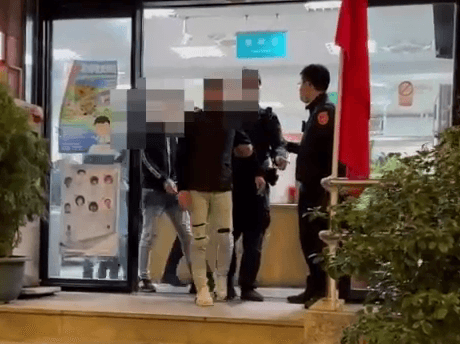 影/190萬百家樂賭債喬不攏　嫩男慘遭5煞登門押走　三峽警8小時極速救回