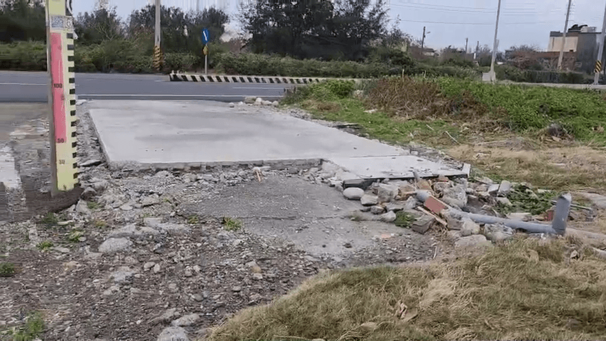 影/雲林台西5口之家待援！鐵皮屋居所遭拆光剩一塊空地　只能改擠漏水老舊陋宅