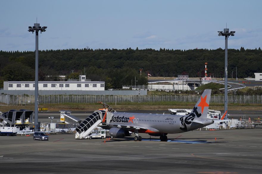 影/日客機飛行中突接通知「有爆裂物」！飛機緊急迫降名古屋　149名乘客乘逃生梯疏散