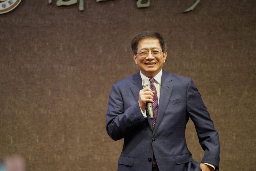 管中閔卸任台大校長以「這古文」吐心境！羅智強大讚：有風骨