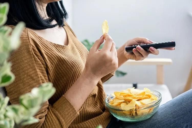 年節零食吃太多小心熱量超標！ 營養師：4顆花生糖的熱量要跑40分鐘才消耗