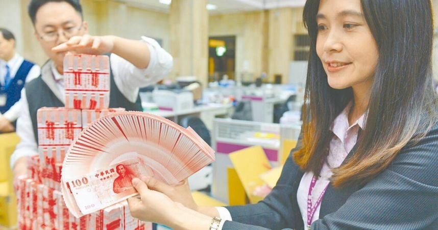 只有5天！2/1起全台8家銀行「換新鈔」　百元每人限兌100張