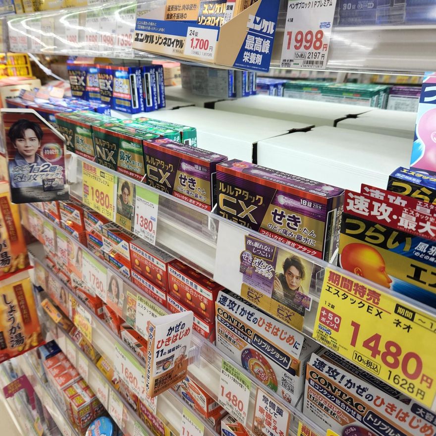 國內買不到就去國外掃貨！赴日陸客瘋買感冒成藥　日本呼籲藥局限購