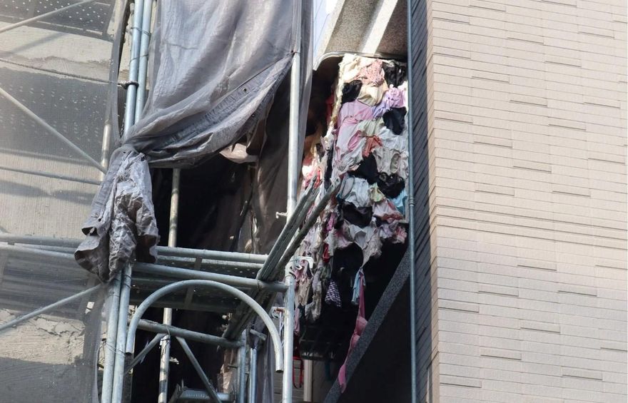 台中透天厝陽台掛滿女用內衣配佛經！女屋主出面訴原因