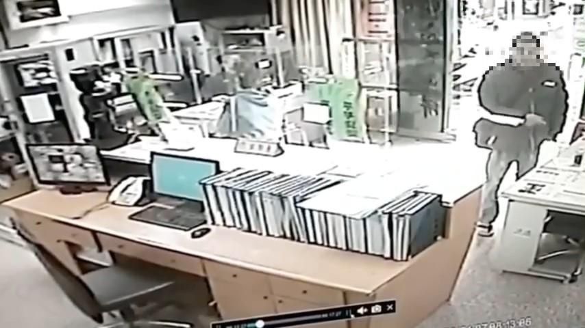 影/新北男搶超商想吃免錢飯！交出燕麥奶自首…結果讓他失望了