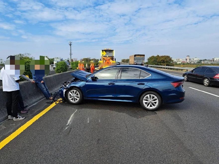 輔助駕駛系統又出包！男買新車開啟它　發現前方有緩撞車來不及解除慘追撞