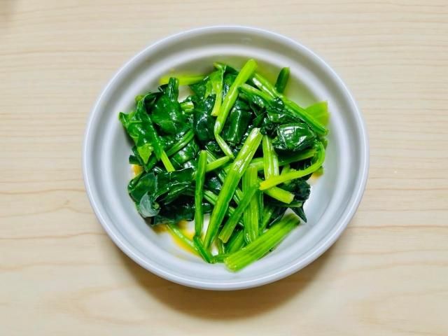 老翁「吃菠菜」患急性腎損！靠洗腎保命　醫示警「2類人」小心