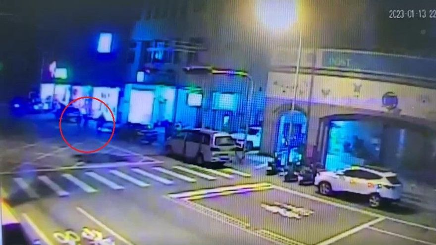 影/台中街頭槍響影像曝光！兄弟檔臀、腿各被轟1槍…槍手凌晨落網