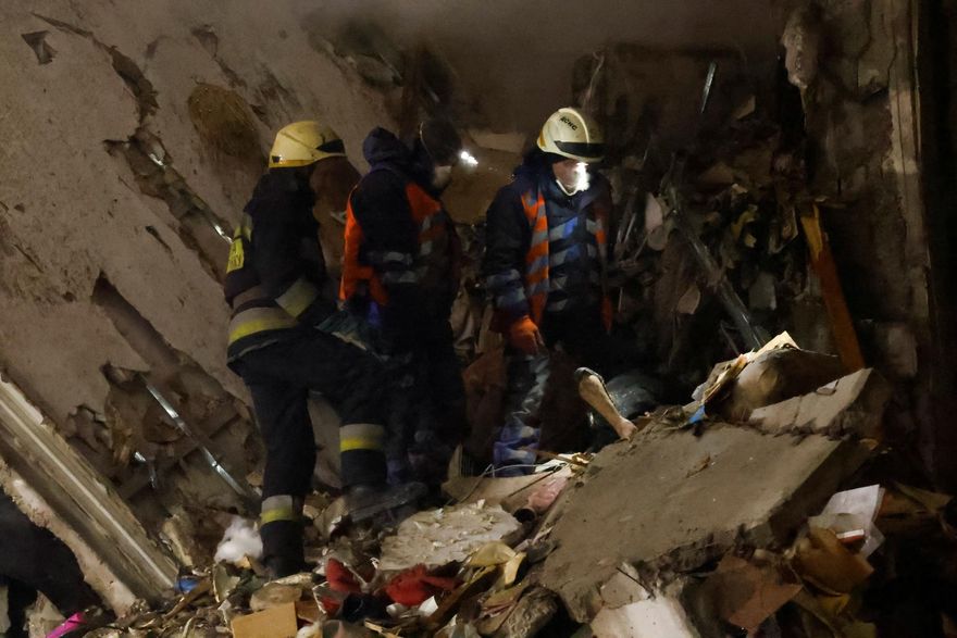 影/烏東第聶伯羅大樓遭炸死者增至14人　澤倫斯基沉痛呼籲西方國家持續軍援烏克蘭