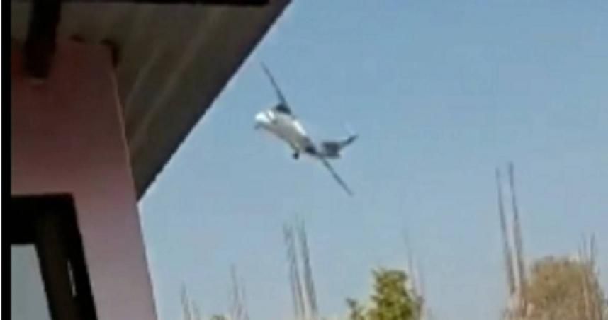 影/奇蹟出現！尼泊爾客機墜毀「發現倖存者」　當地官員：已送醫治療