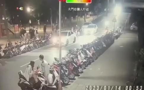 影/敢跟我女友聊天！IG互嗆變街頭鬥毆　淡水警逮9人送辦