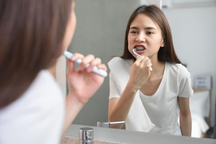 想要一口亮白牙齒？網議5大「害牙齒變黃地雷食物」！咖啡、咖哩皆上榜