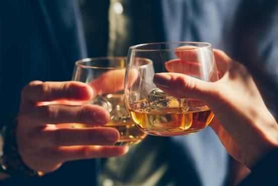 男子好酒一週喝五天罹「食道癌」　醫：每天喝一杯助睡眠不是每個人都適合！