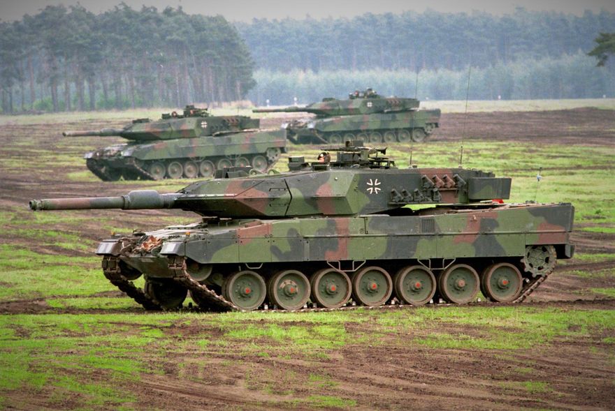 戰事纏鬥烏克蘭士兵喊話求外援戰車300輛：什麼都好、現在就要！