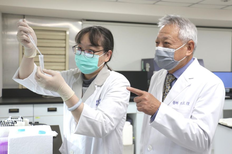 新冠研究新突破！嘉基研究團隊證實「這個」可抑制新冠病毒複製　成果登國際期刊