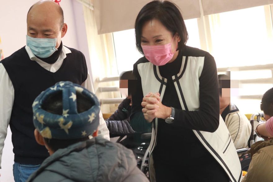 韓國瑜送暖不斷！才護王世堅今合體柯志恩做「這件事」