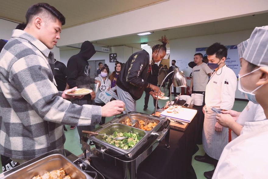 魔獸超愛炒飯！專業Buffet進駐雲豹主場　看球兼顧色香味