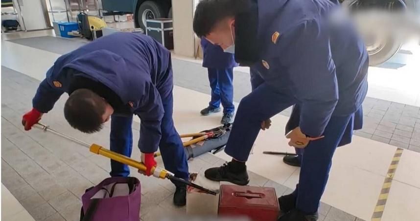 活儲變「死期」！鐵盒存錢罐打不開求助消防　「撲滿存一年」驚人金額曝光