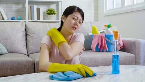 年末大掃除總是腰酸背痛？專家曝「6動作」做對可減少疲憊感