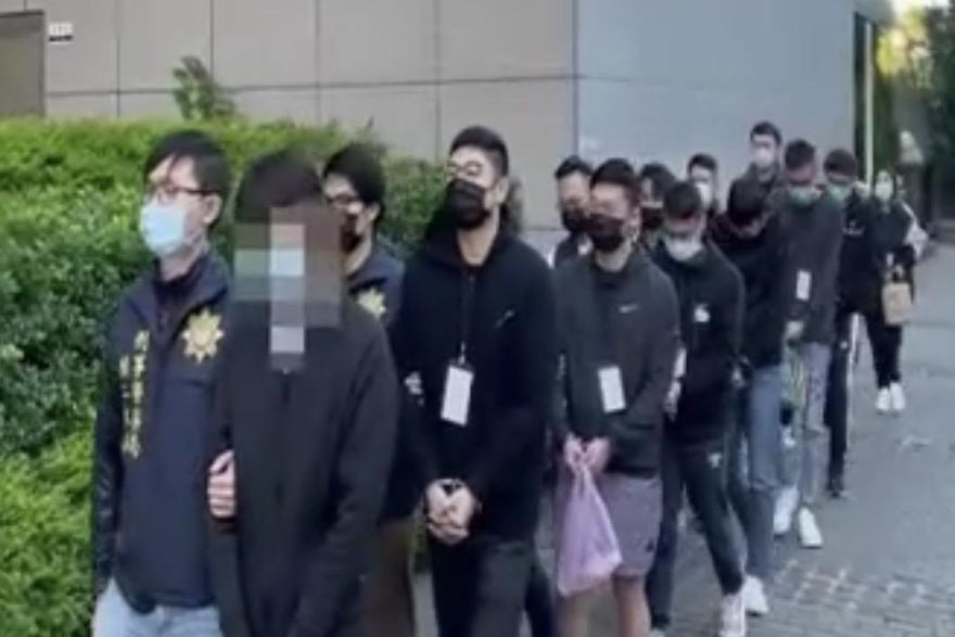 影/詐騙機房藏身北市豪宅　誆投資穩賺不賠警逮8人