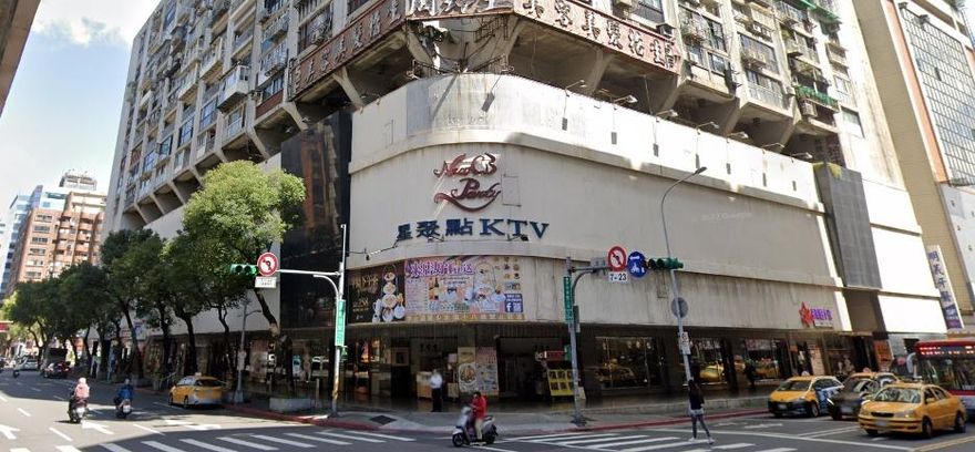 超收客人？知名ktv被爆預訂3小時歡唱專案　竟讓顧客等近1小時才能進場　「點餐等2小時都沒上」