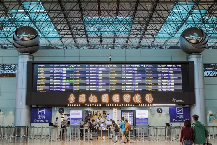 桃園機場公開招募志工　臉書遭灌爆嗆：要人民免費做功德？