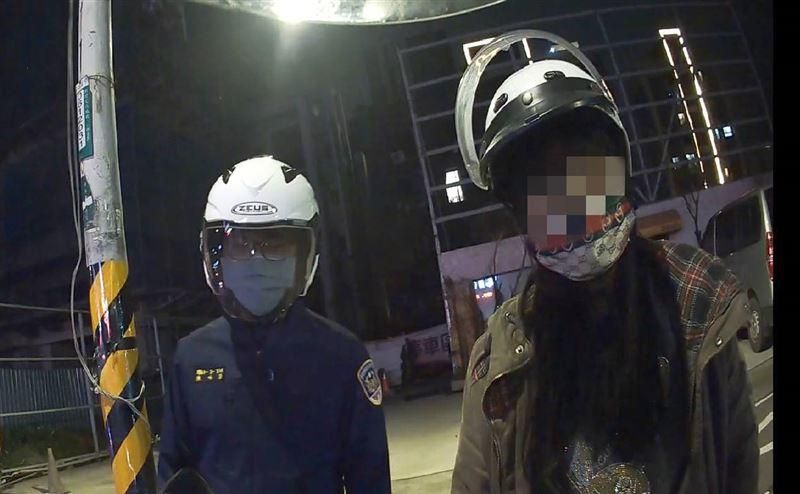 53歲阿姨裝年輕！謊報18歲女兒個資遭識破　警看照片驚「差這麼多」