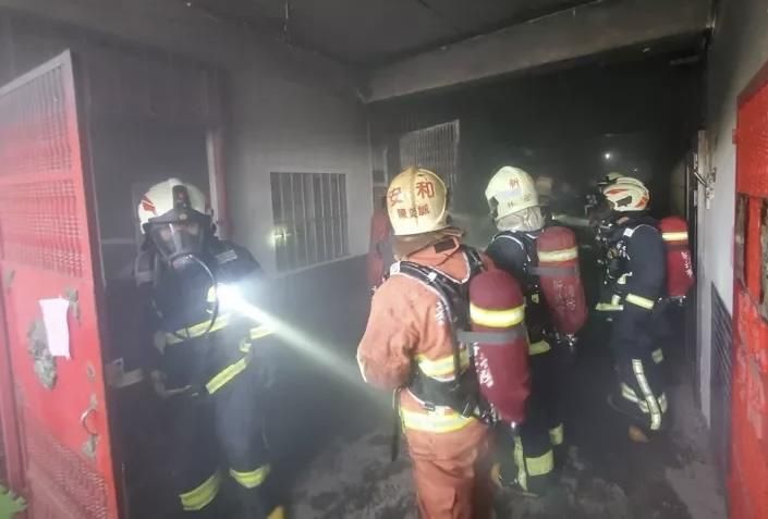 新店公寓火警住警器幫大忙　住戶及時逃出送醫無大礙