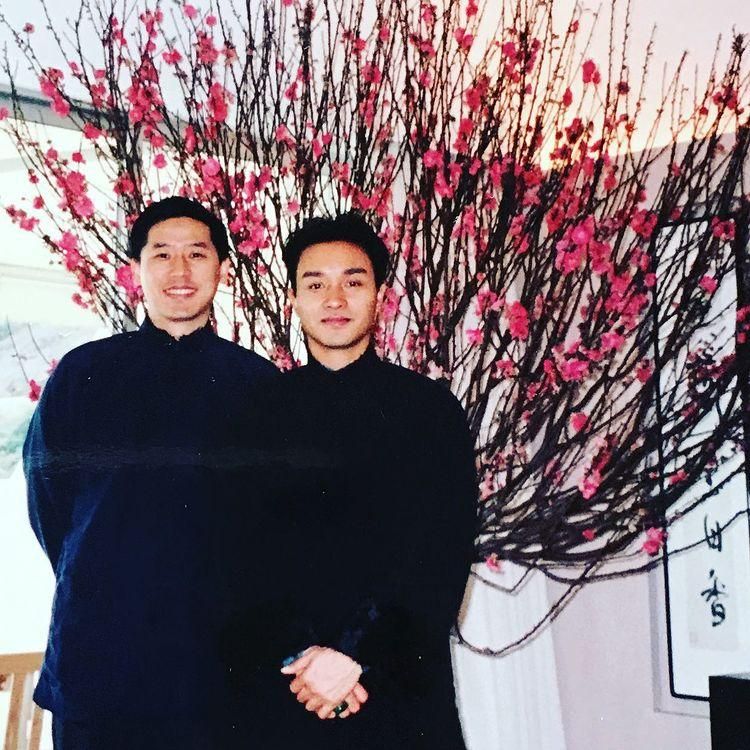 唐鶴德曬「張國榮甜蜜合影」慶春節！粉絲揪「同框藏這巧思」感慨：心情收不住