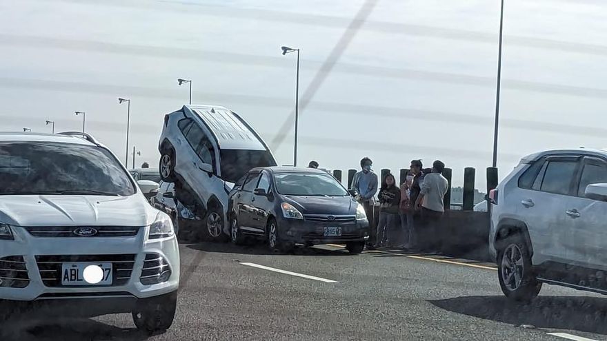 快訊/回娘家被耽擱了！國3彰化段北上五車堆疊連環撞　騎上車頂堵2公里