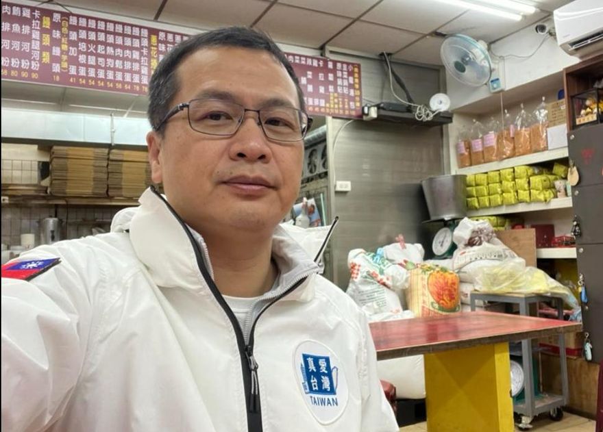 高虹安揭新竹足球場坑洞碎石　羅智強無奈問蔡英文「八年執政藏多少大秘寶」