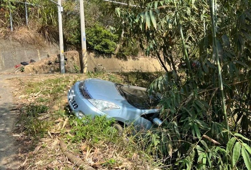 台中農民開車巡田水！不慎連人帶車滑落邊坡　2傷送醫