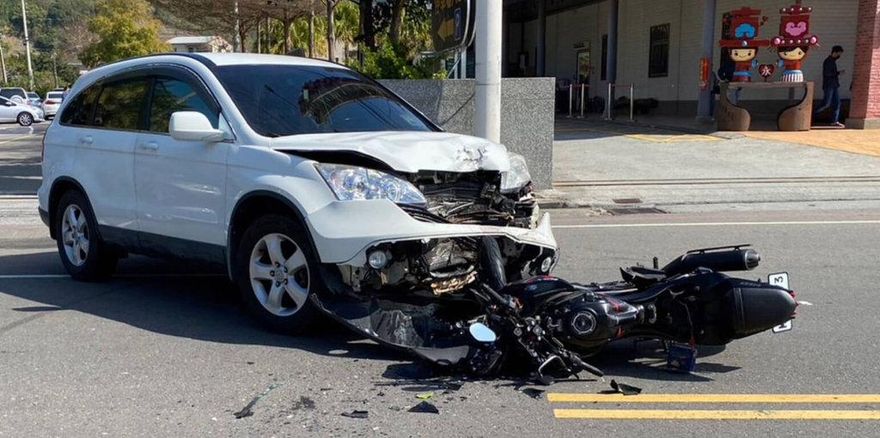 苗栗台3線機車與轎車對撞　騎士命大腳趾骨折送醫