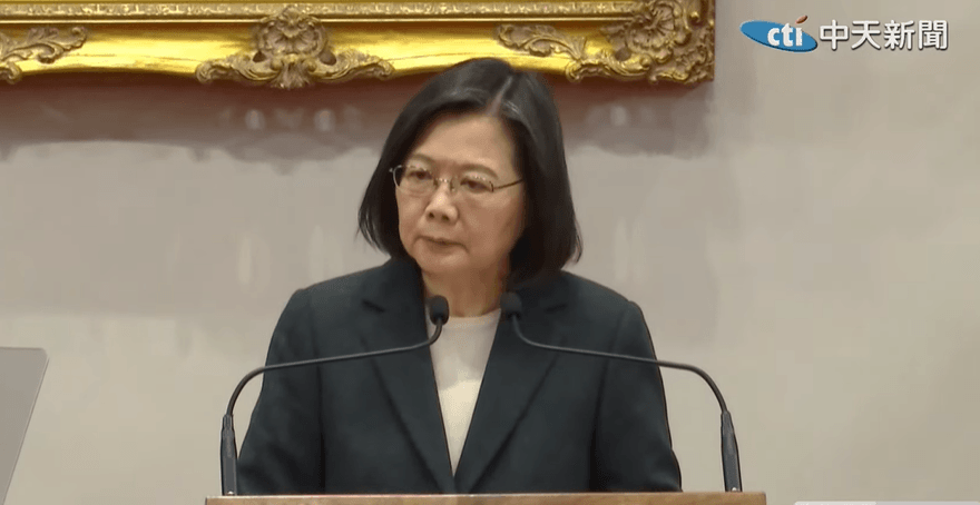 蔡英文稱蘇貞昌是「支持我最大力量」　網友幫翻譯：最大肉盾　幫我擋好多麻煩