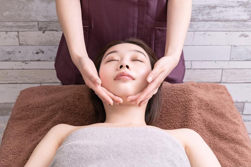 迷迭香讓血壓上升？依蘭能降血壓？常見「15種精油」按摩別再用錯